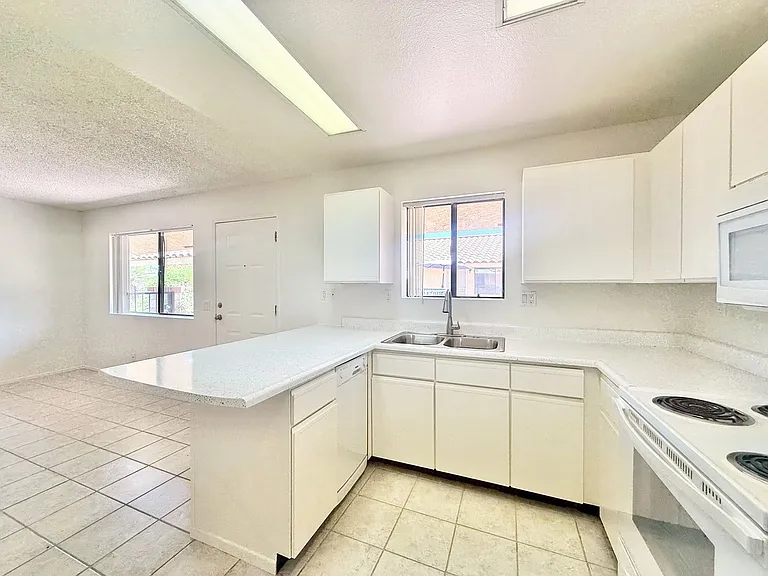 44620 San Rafael Ave #6 — Photo 6