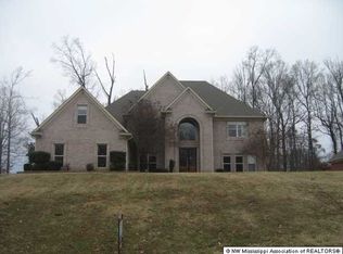 7984 Soaring Oaks Dr, Walls, MS 38680