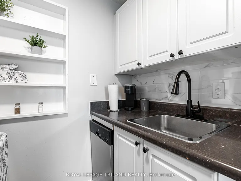 425 McKenzie Ave #8 — Photo 6