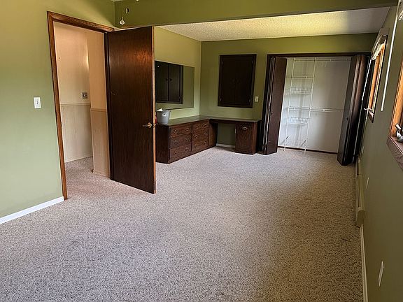 4th image of 225 Coulee Dr