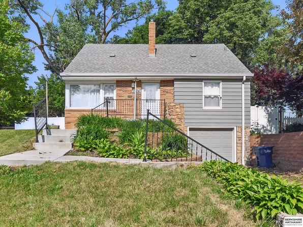 1024 Parkway Dr, Bellevue, NE 68005