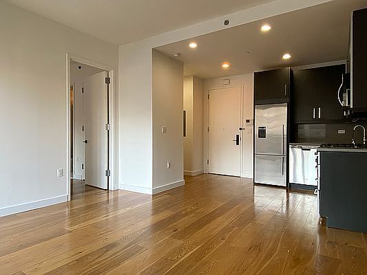 1st image of 180 Nassau St #2R
