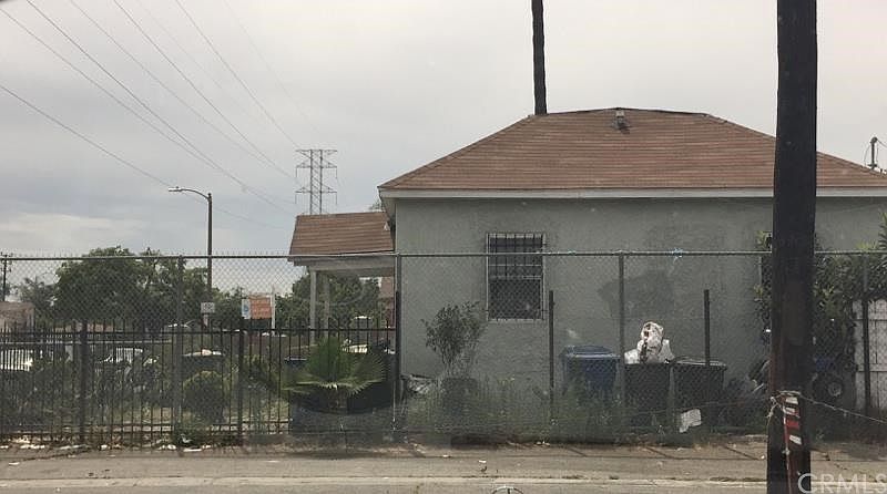 2nd image of 441 E 98th St