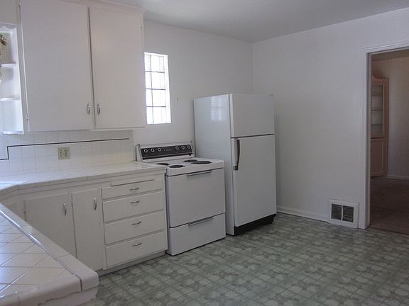 4th image of 2813 S Kenwood St
