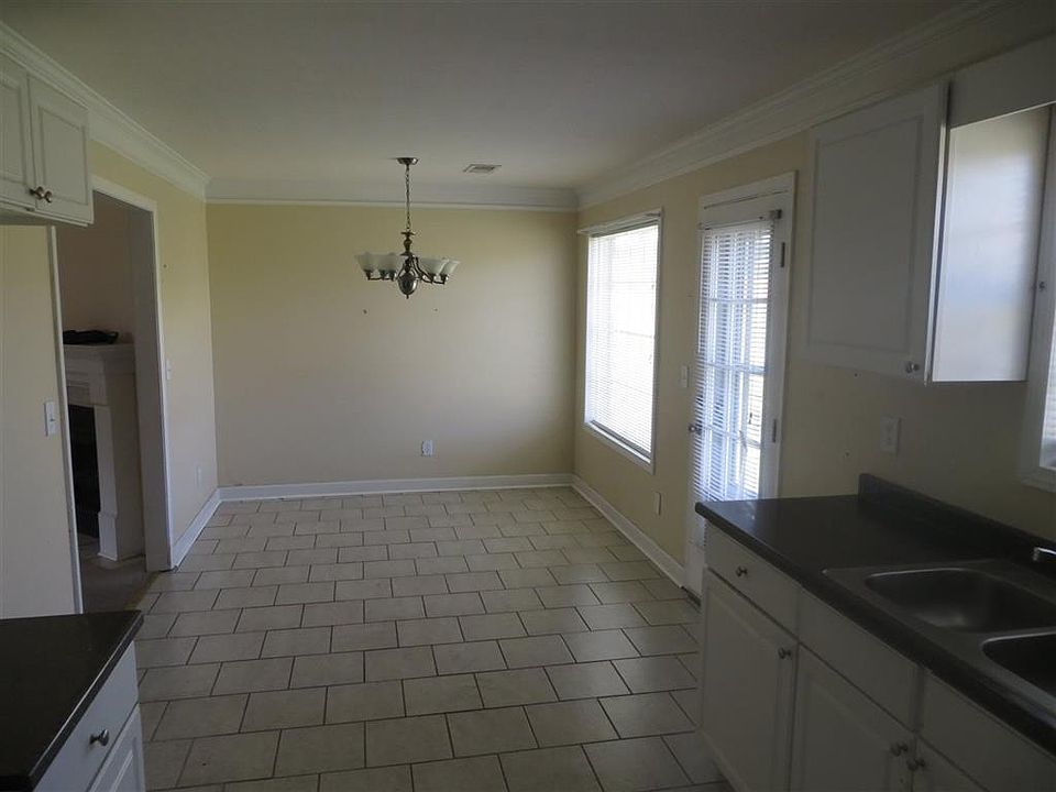 2nd image of 91 Rampart Dr