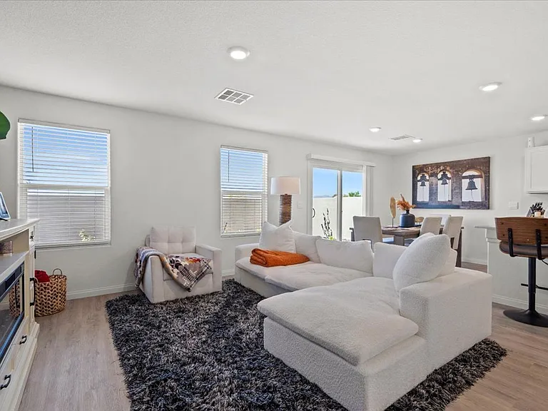 619 Peaceful Rock Ave — Photo 3