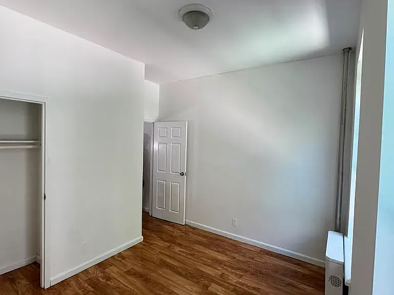 621 E 6th St #4 — Photo 9