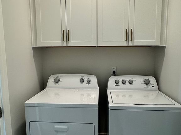 3rd image of 674 Miramar Ln