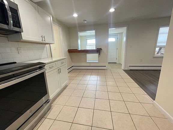 4th image of 161 Lake Ave #2