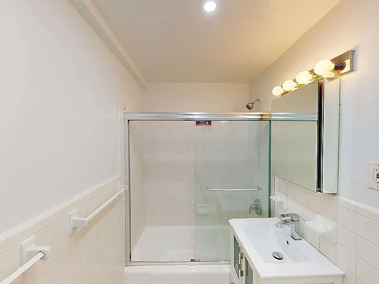 141 E 89th St #2F — Photo 13