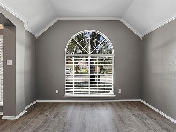 5th image of 18647 Gibbons Dr