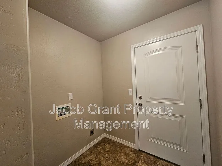 3030 Golden Rod Dr — Photo 8