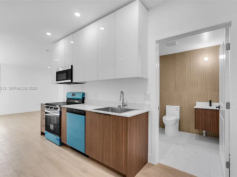 1037 NW 2nd St #2B2 — Photo 3