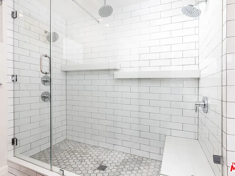 1761 N Orange Grove Ave — Photo 28