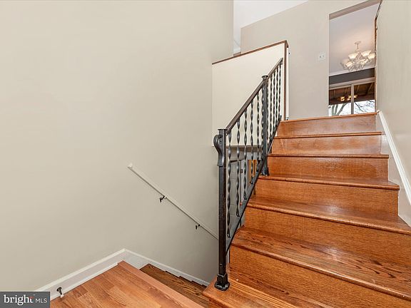 3rd image of 18345 Woodside Dr