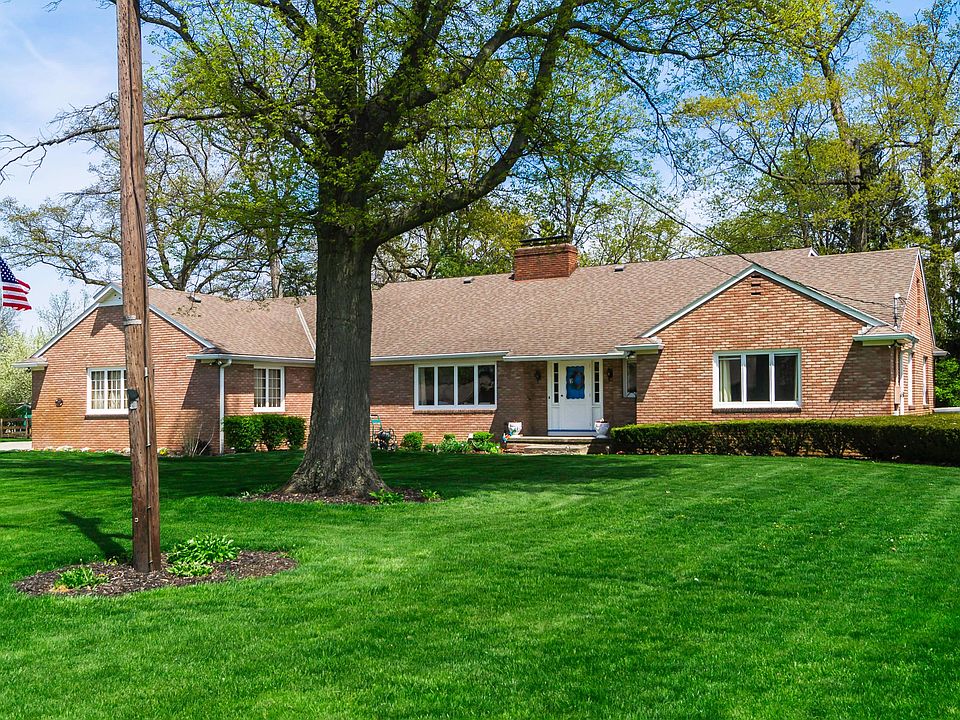 1st image of 920 Harvey Dr