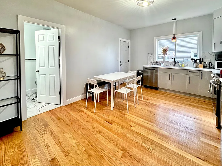 202 Hillside St #4 — Photo 3