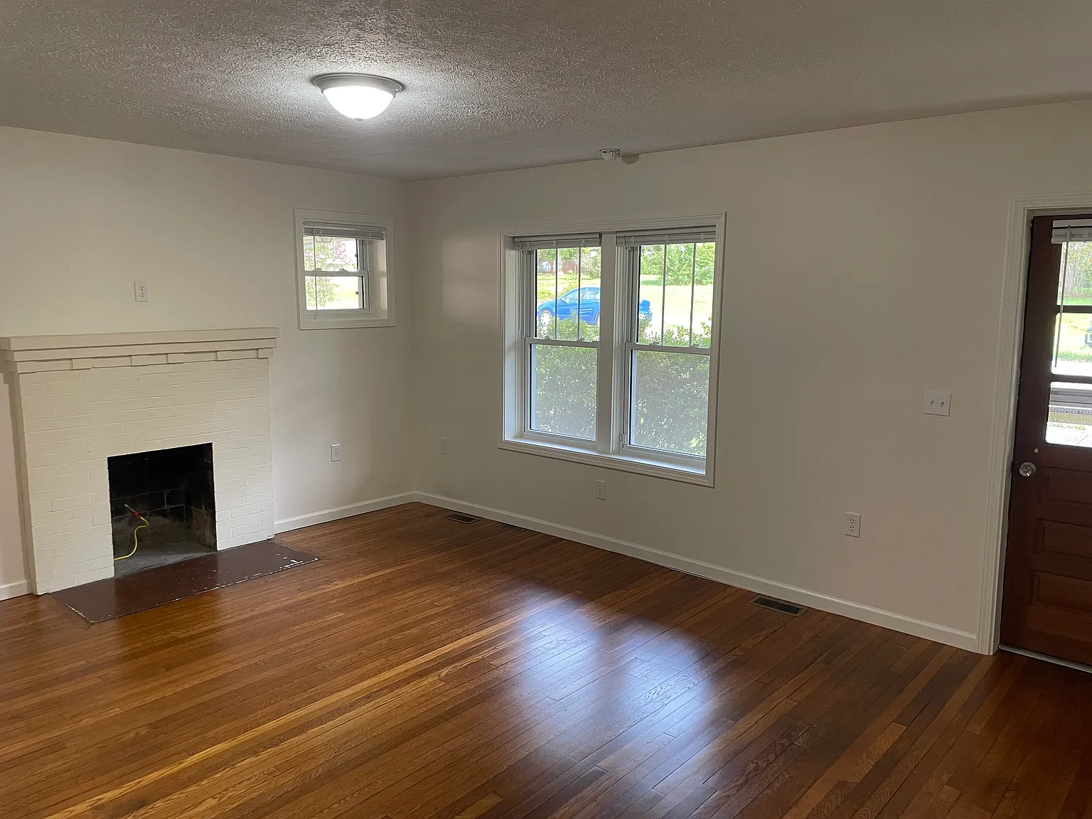3 bed, 1600 sqft, $1,600 — Photo 2
