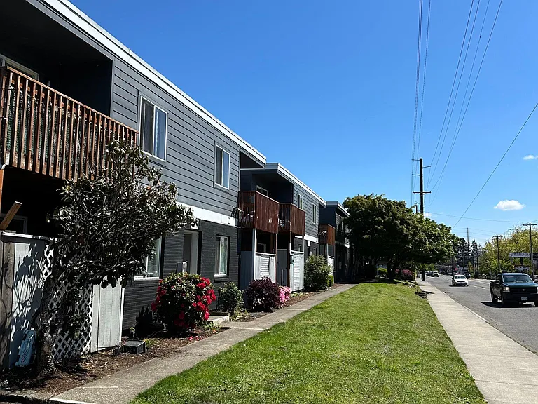 Stark Street Townhomes — Photo 12