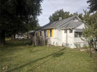 12815 7th St, Grandview, MO 64030