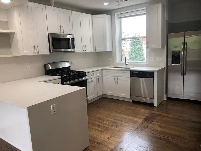 5034 N Washtenaw Ave — Photo 2