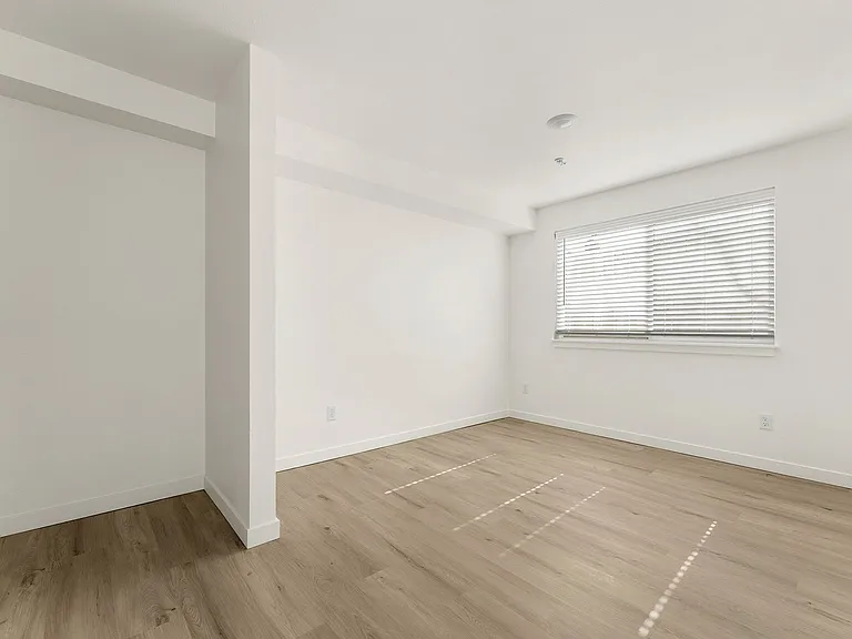 1820 NE Davis St #105 — Photo 19
