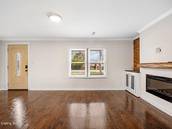 5th image of 9909 Larlyn Dr