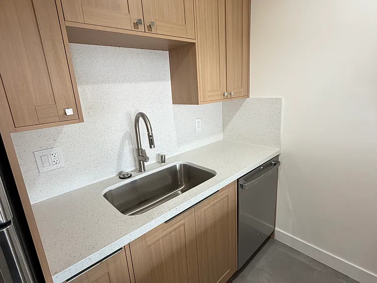 1145 Washington Ave #2 — Photo 5