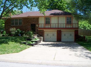 9713 Overhill Rd, Kansas City, MO 64134