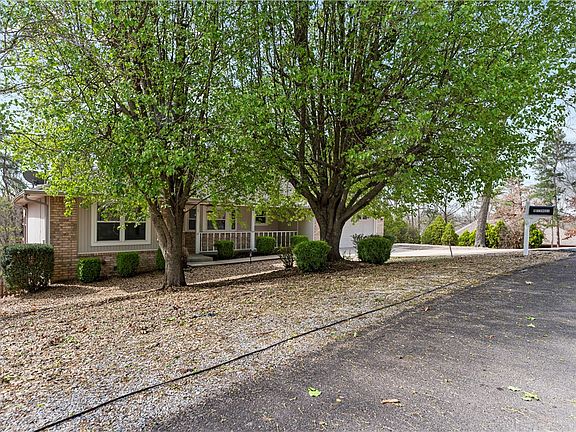 4th image of 9 Verwood Dr
