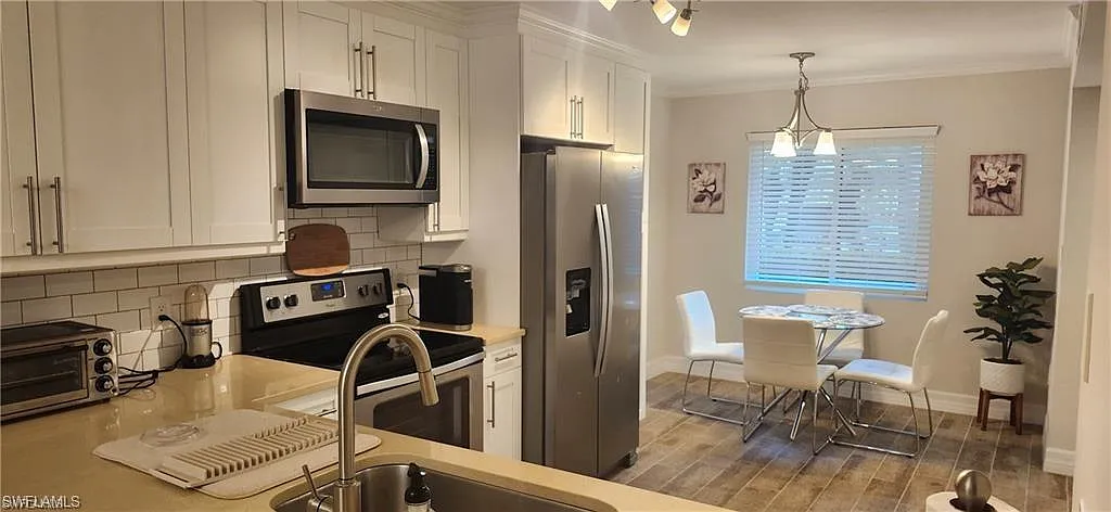 440 Fox Haven Dr — Photo 2