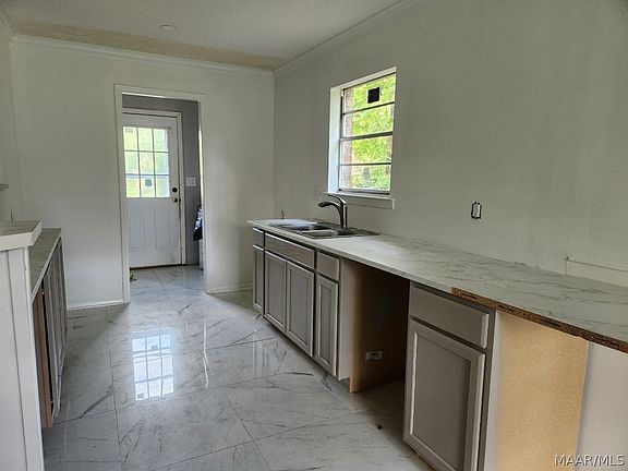 5th image of 6133 Jennifer Ln