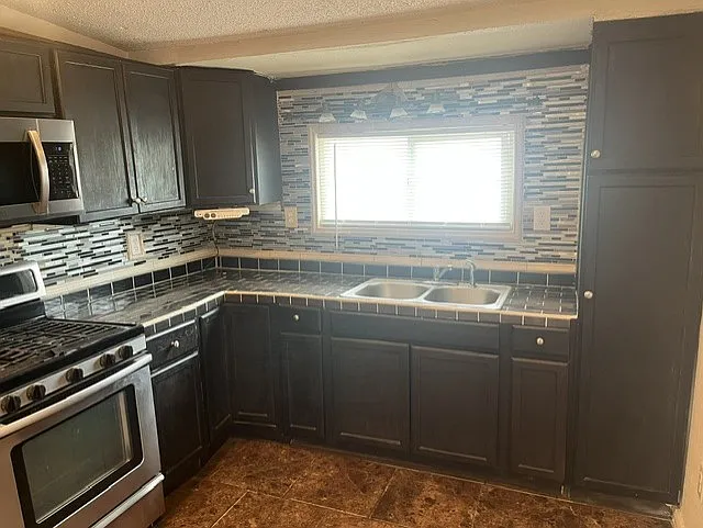 3 bed, 610 sqft, $1,700 — Photo 3