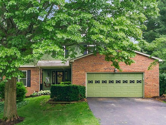 3rd image of 13806 Carriage Ln NW