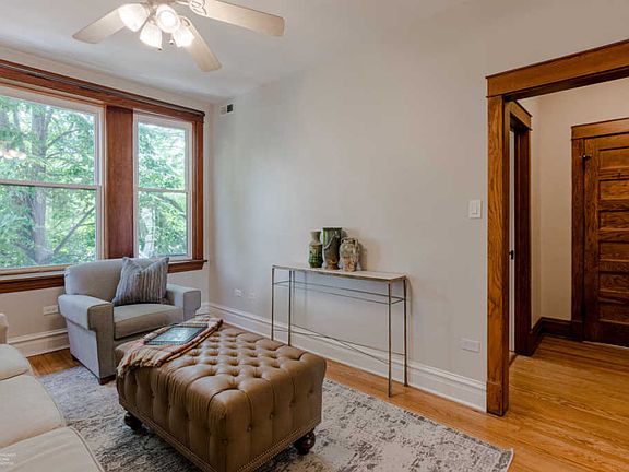 4th image of 2044 W Cuyler Ave APT 3E