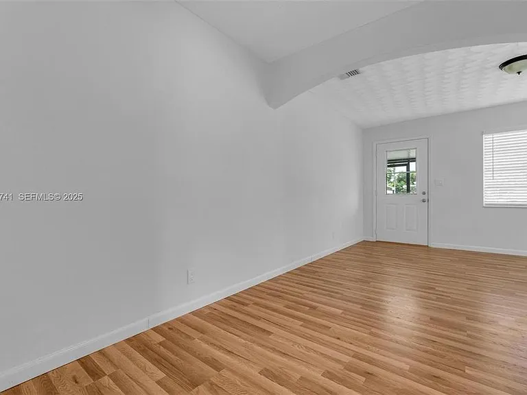 6340 Dawson St — Photo 10