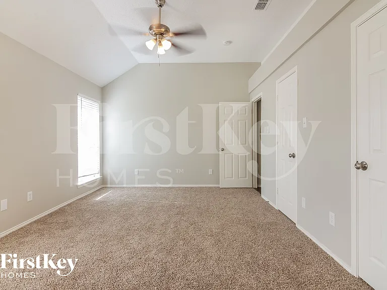 903 Hillwood Ct — Photo 12