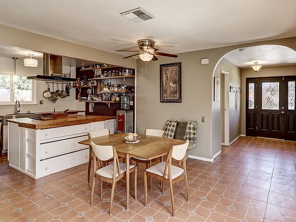 2nd image of 922 Banyon Dr