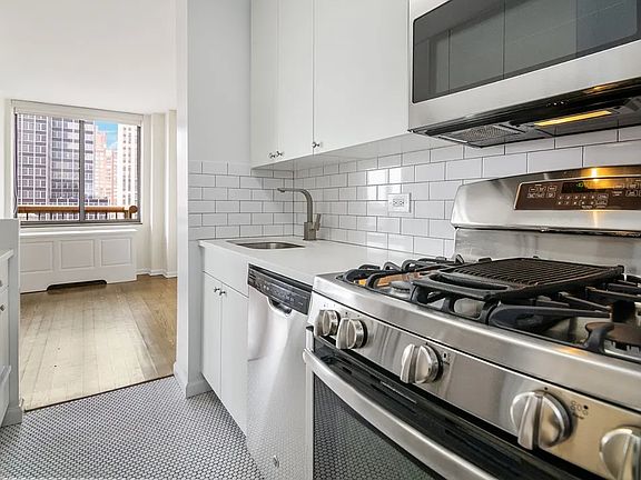 5th image of 245 E 44th St APT 8E