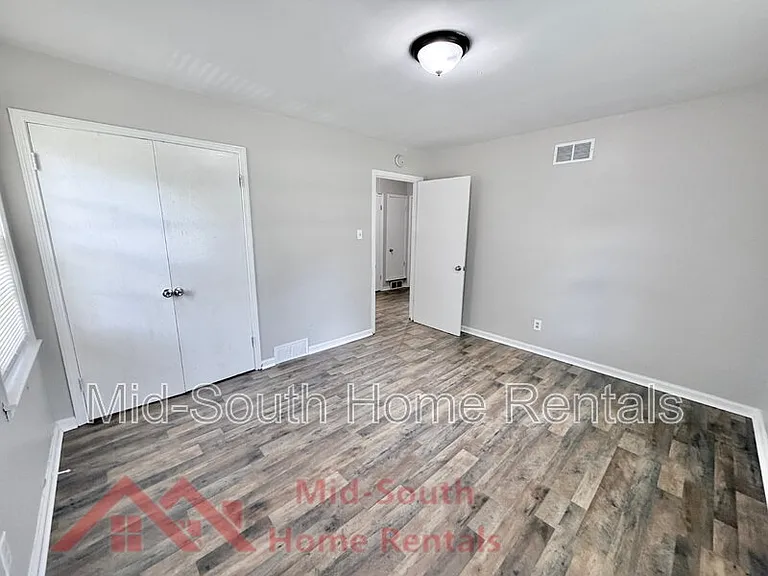 3040 S Edgeware Rd — Photo 12