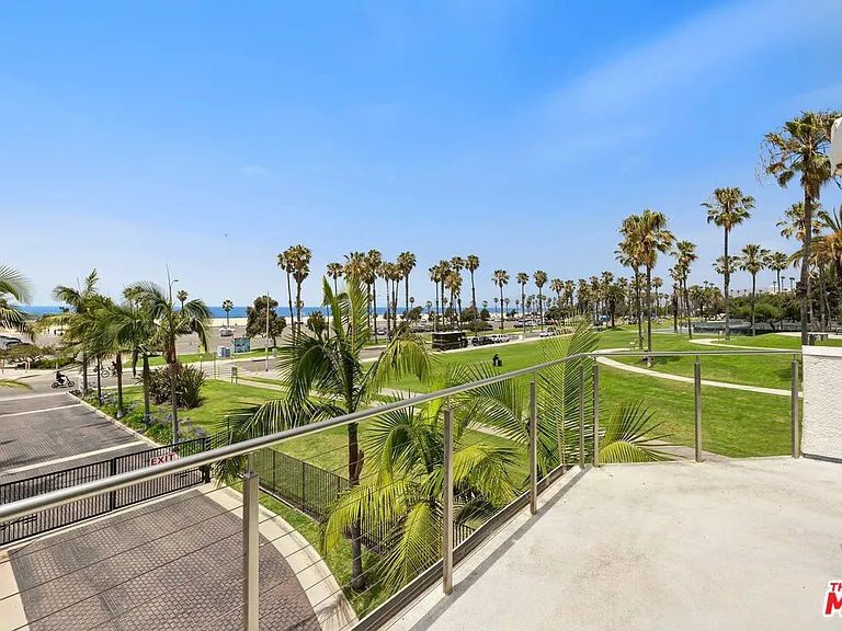43 Sea Colony Dr — Photo 8