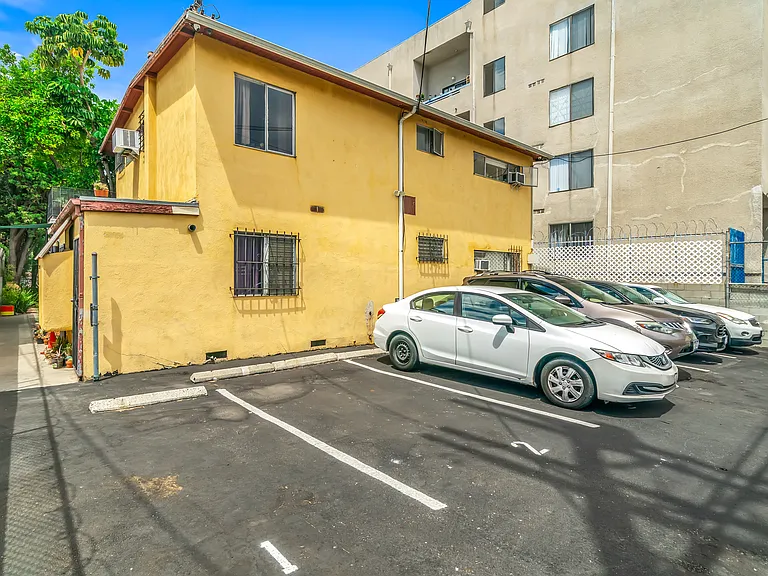 826 S Grand View St #1 — Photo 20