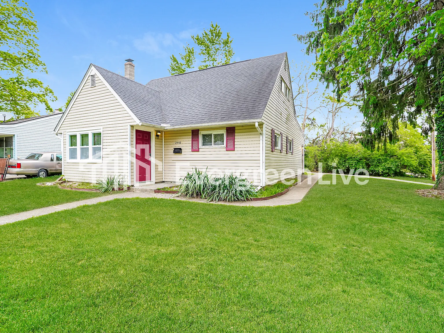 3 bed, 1.0 bath, 1148 sqft, $1,395 — Photo 2