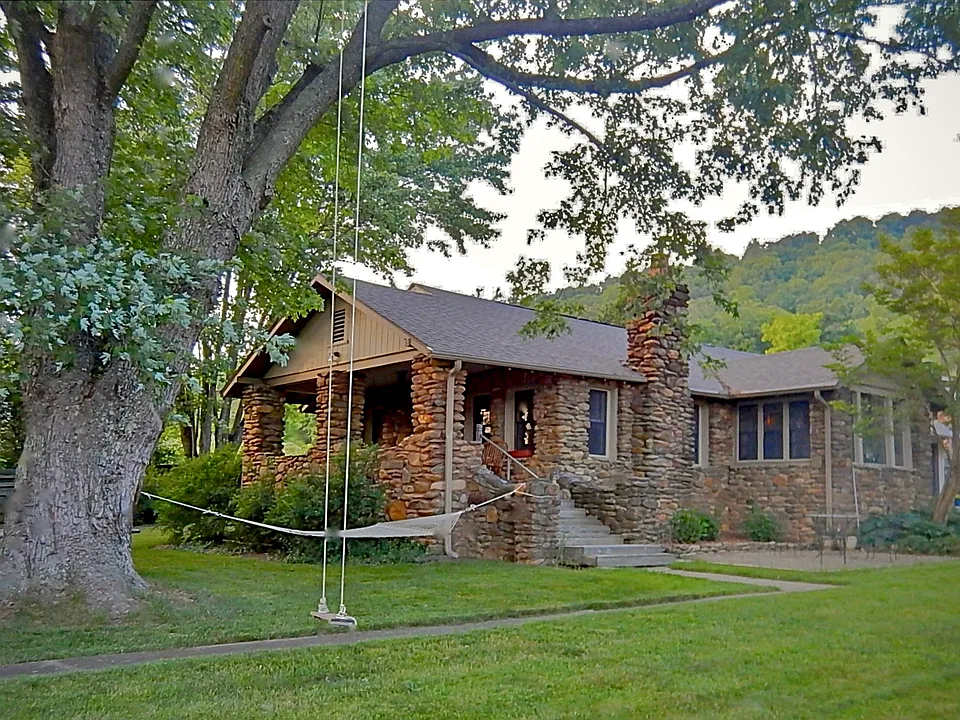 681 Bee Tree Rd