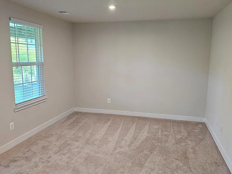 2055 Rivers Dr — Photo 6
