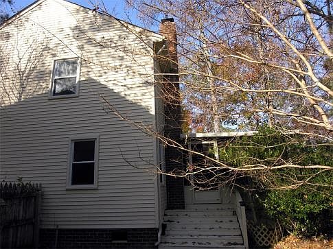 3rd image of 2521 Edgehill Ave