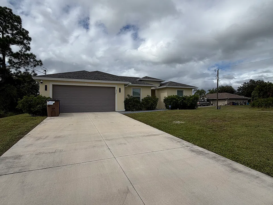 807 Yvonne Ave N