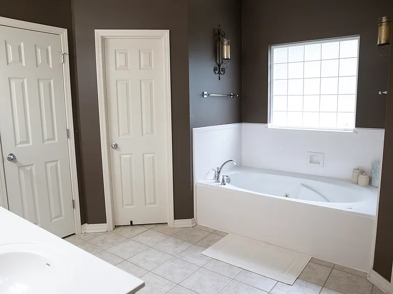 6201 Amherst Dr — Photo 13