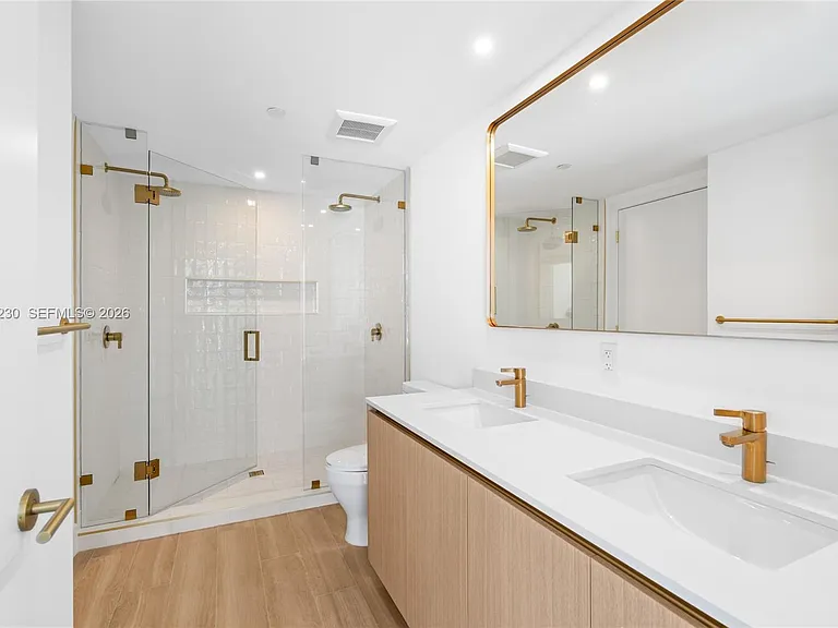 90 NE 32nd St #1009 — Photo 11