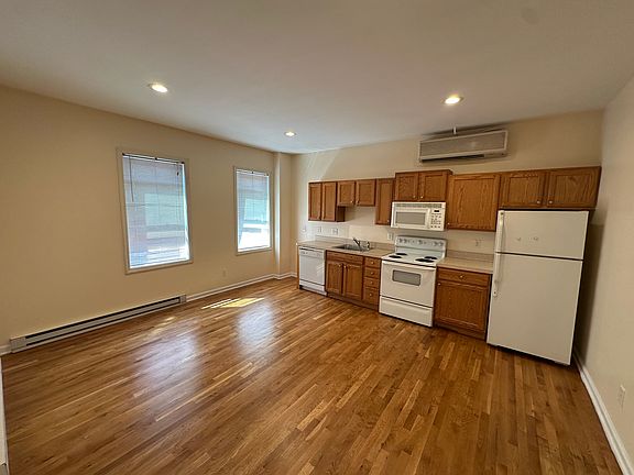 4th image of 14 Railroad St #6